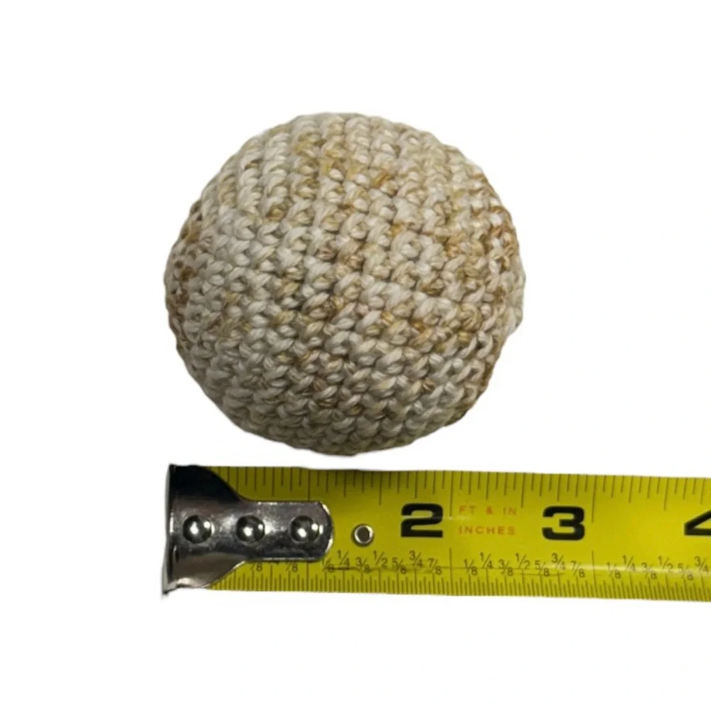 100% handmade crochet ball toy for cats with catnip inside! 100% cotton yarn toy